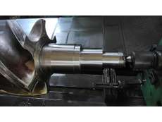 斷軸裝配后磨削加工